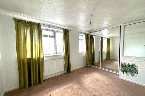 1 bedroom semi-detached house to rent, Raleigh Close, Chatham,