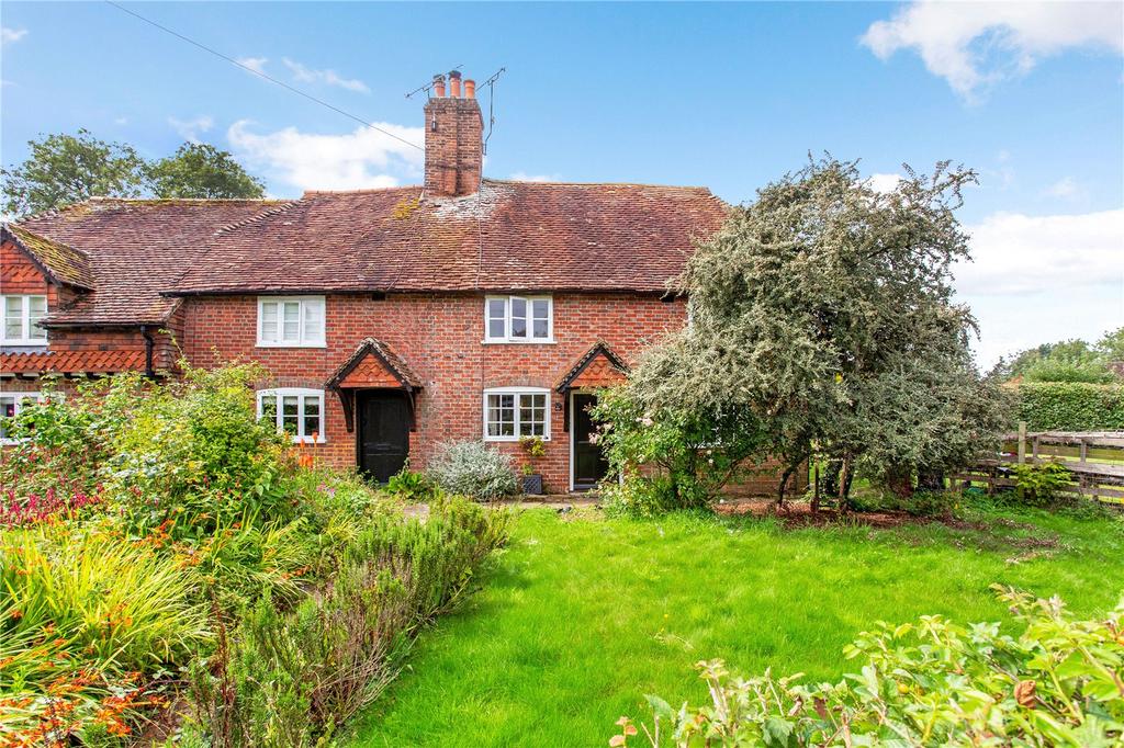 Plaistow, Billingshurst, West Sussex, RH14 2 bed semidetached house to rent £1,500 pcm (£346 pw)