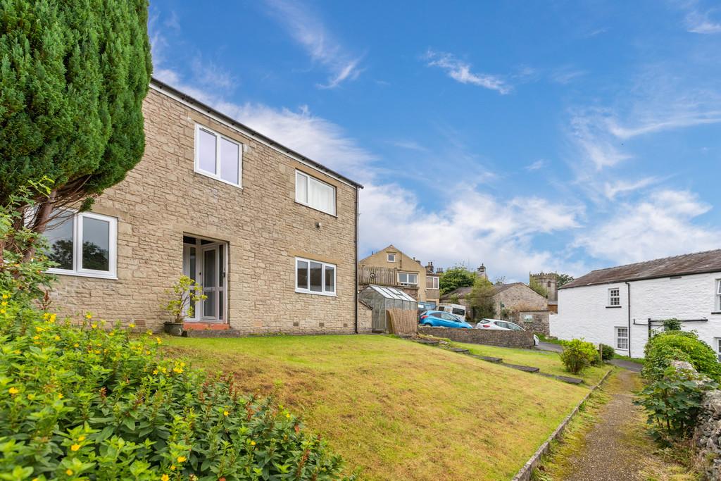 1 Thacking Lane, Ingleton, LA6 3EQ 3 bed ground floor flat for sale £