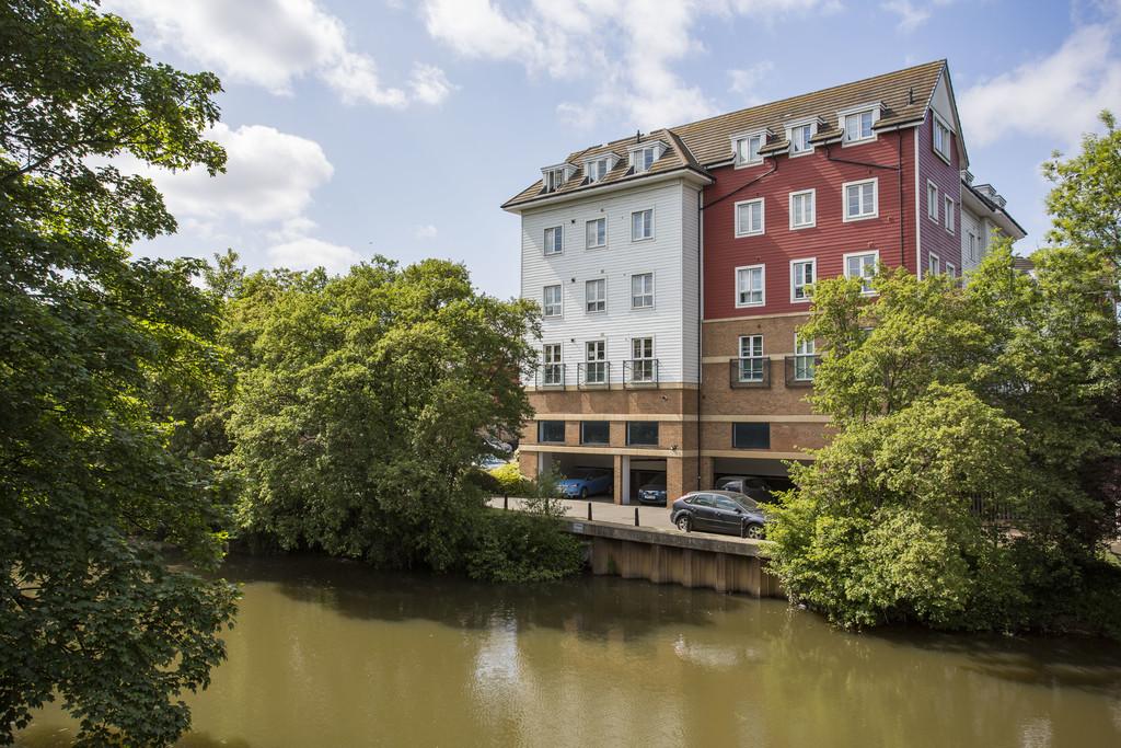 Crabapple Road, Tonbridge 2 bed apartment for sale £230,000