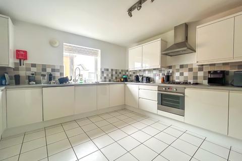 2 bedroom penthouse to rent, Kittiwake Drive, Portishead, Bristol, Somerset, BS20