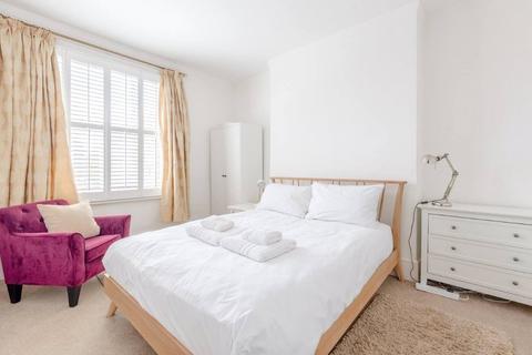 4 bedroom maisonette to rent, Devonshire Drive, London