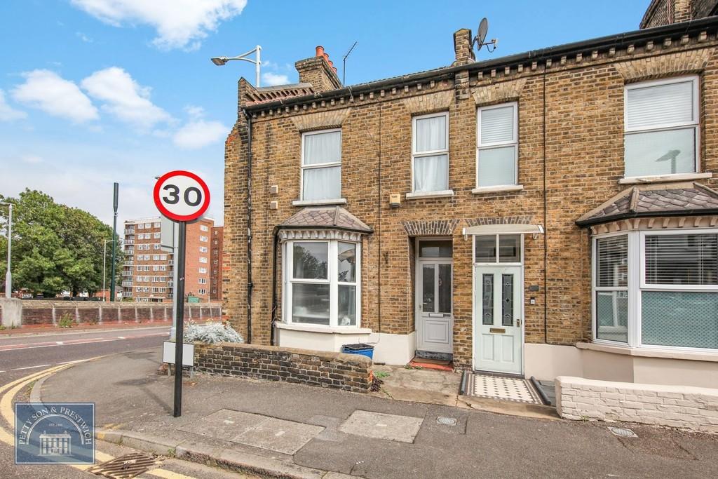Camden Road, Wanstead 2 bed end of terrace house for sale £635,000