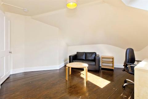 2 bedroom flat to rent, Bruntsfield Place, Bruntsfield, Edinburgh, EH10