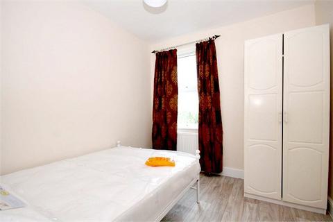 3 bedroom flat to rent, Melrose Avenue, Willesden Green