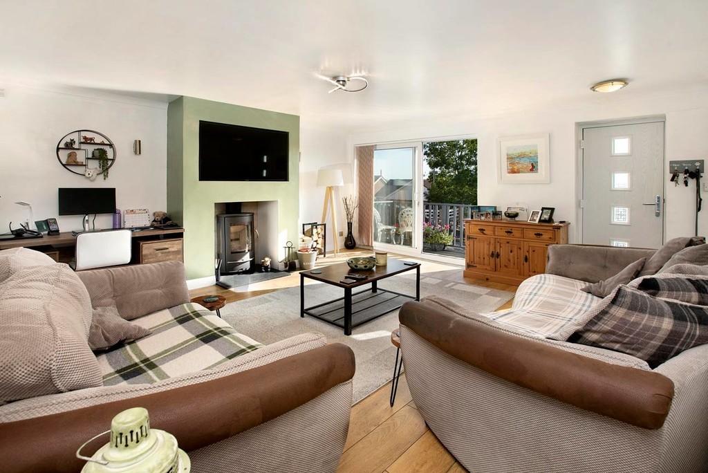 Armada Drive, Teignmouth 2 bed detached bungalow £325,000