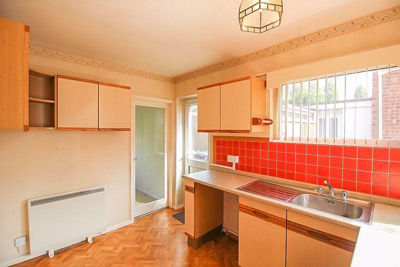 Helming Drive, Wolverhampton 3 bed semidetached house £175,000