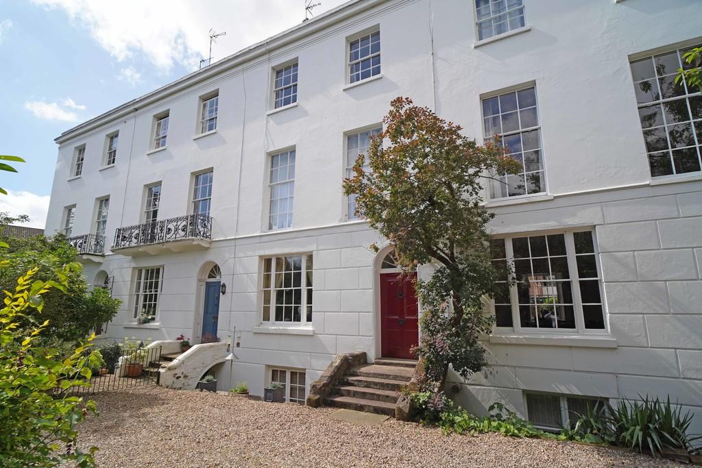 Milverton Crescent, Leamington Spa 2 bed apartment £800 pcm (£185 pw)