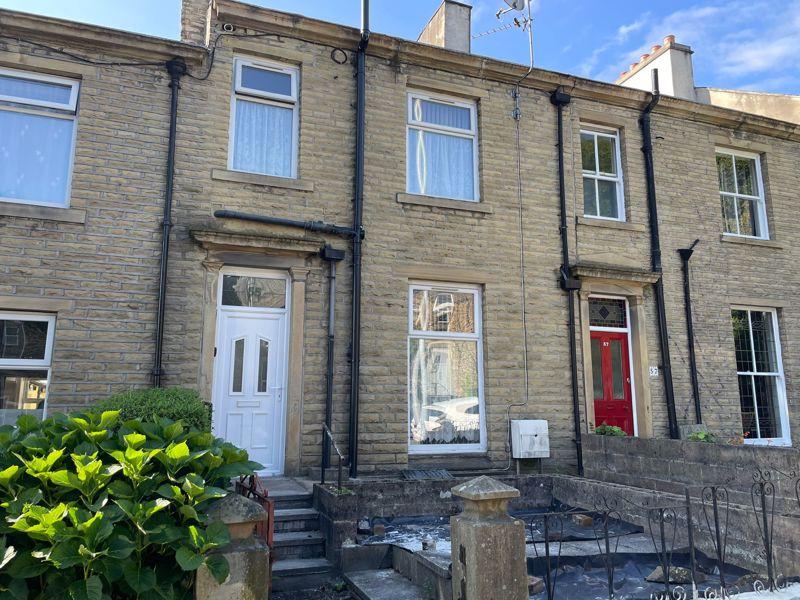 Birkby Hall Road, Huddersfield 4 bed terraced house £850 pcm (£196 pw)