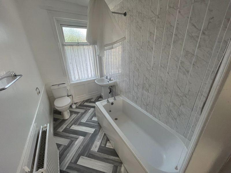 Birkby Hall Road, Huddersfield 4 bed terraced house £850 pcm (£196 pw)