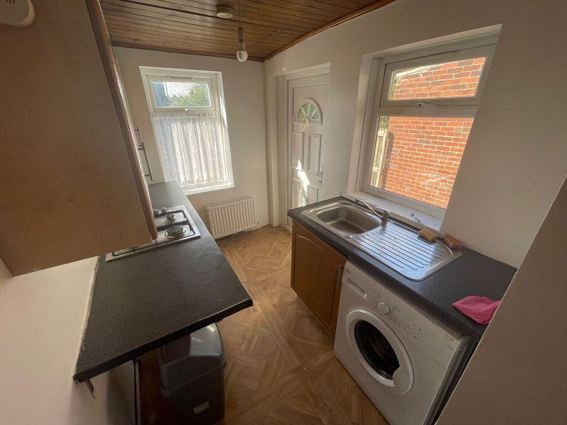 Birkby Hall Road, Huddersfield 4 bed terraced house £850 pcm (£196 pw)