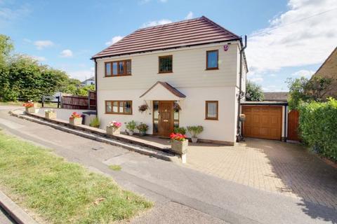 28 Bacons Drive, Cuffley, Potters Bar, EN6 4DU