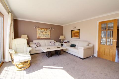 28 Bacons Drive, Cuffley, Potters Bar, EN6 4DU