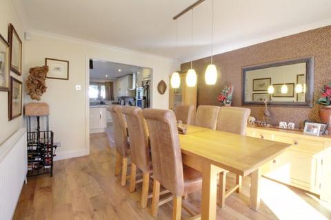 28 Bacons Drive, Cuffley, Potters Bar, EN6 4DU