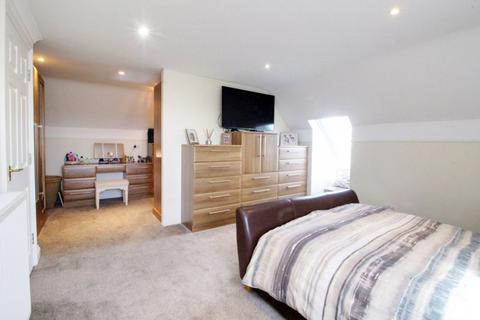 28 Bacons Drive, Cuffley, Potters Bar, EN6 4DU