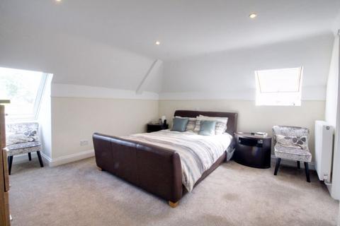 28 Bacons Drive, Cuffley, Potters Bar, EN6 4DU