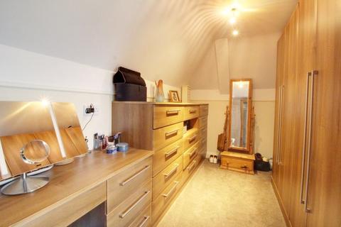 28 Bacons Drive, Cuffley, Potters Bar, EN6 4DU