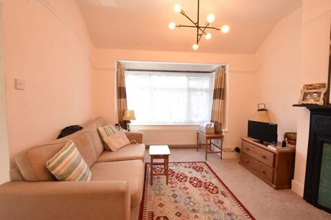 2 bedroom apartment to rent, Warwick Road, Sutton SM1 4BL