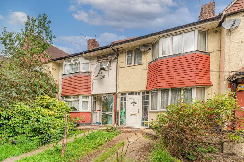 Chaucer Close, London, N11 3 bed house for sale £570,000