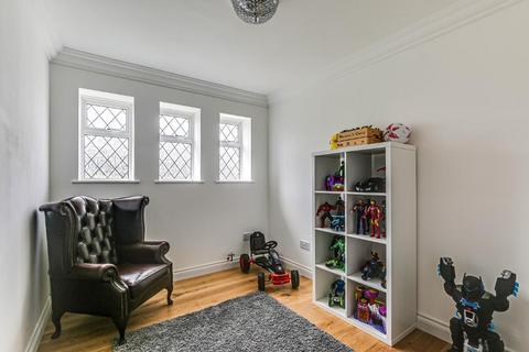 22 Ewhurst Avenue, South Croydon, CR2 0DG