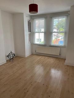 1 bedroom flat to rent, Green Lane, Hersham, Walton on Thames, KT12 5HD
