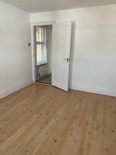 1 bedroom flat to rent, Green Lane, Hersham, Walton on Thames, KT12 5HD