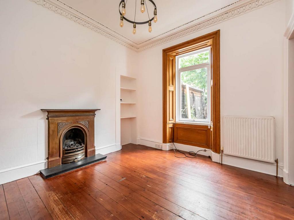 Primrose Terrace, Shandon, Edinburgh 2 bed flat £1,245 pcm (£287 pw)