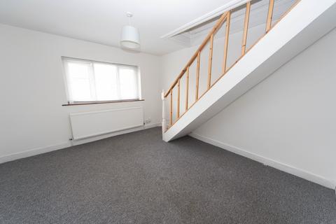 2 bedroom apartment to rent, Queens Court, Queens Road, Penarth, CF64