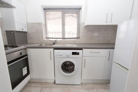 2 bedroom apartment to rent, Queens Court, Queens Road, Penarth, CF64