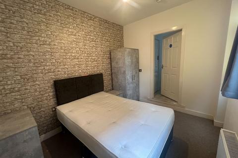 1 bedroom in a house share to rent, HMO Room 2, Earlesmere Avenue