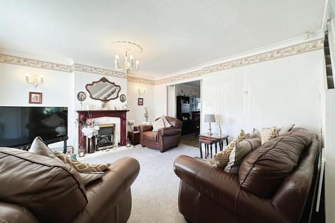 38 Highfield Close, Sutton On Hull, Hull, HU7 4UA