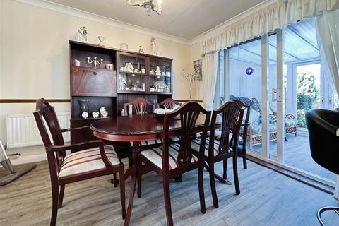 38 Highfield Close, Sutton On Hull, Hull, HU7 4UA