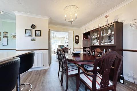 38 Highfield Close, Sutton On Hull, Hull, HU7 4UA