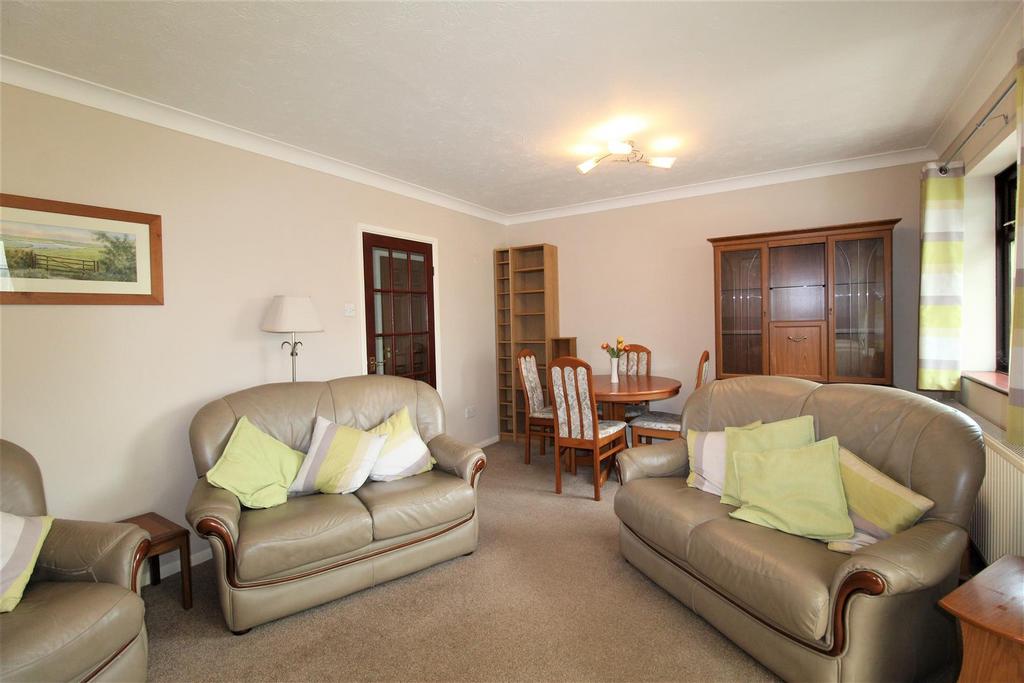 Waverley Avenue, Minster On Sea, Sheerness 2 bed detached bungalow for
