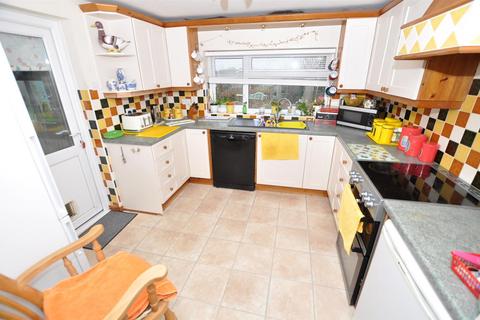 3 bedroom detached bungalow for sale, Ffynnongain Lane, St. Clears, Carmarthen