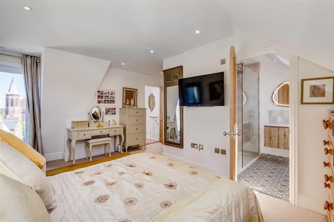 3 bedroom flat for sale - Melrose Avenue, London