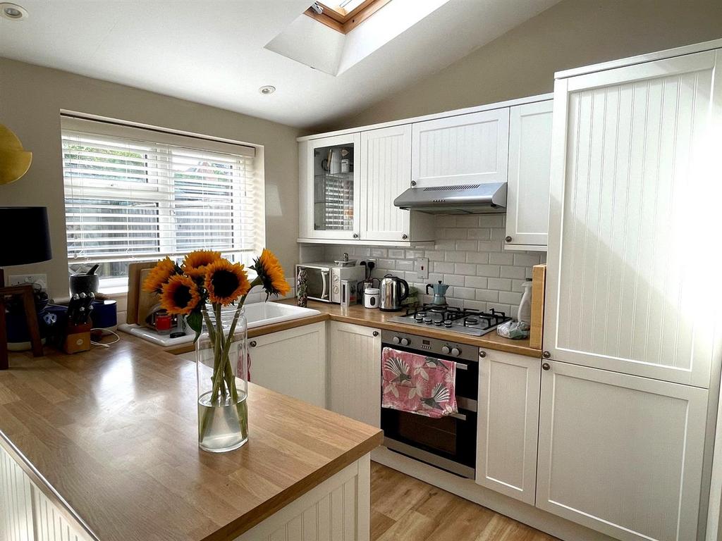 Kitchen Cont.jpg