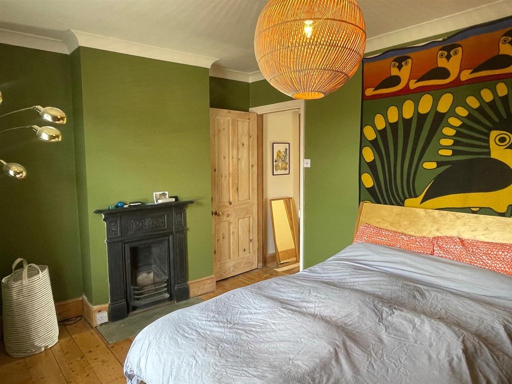 Bed 1.jpg
