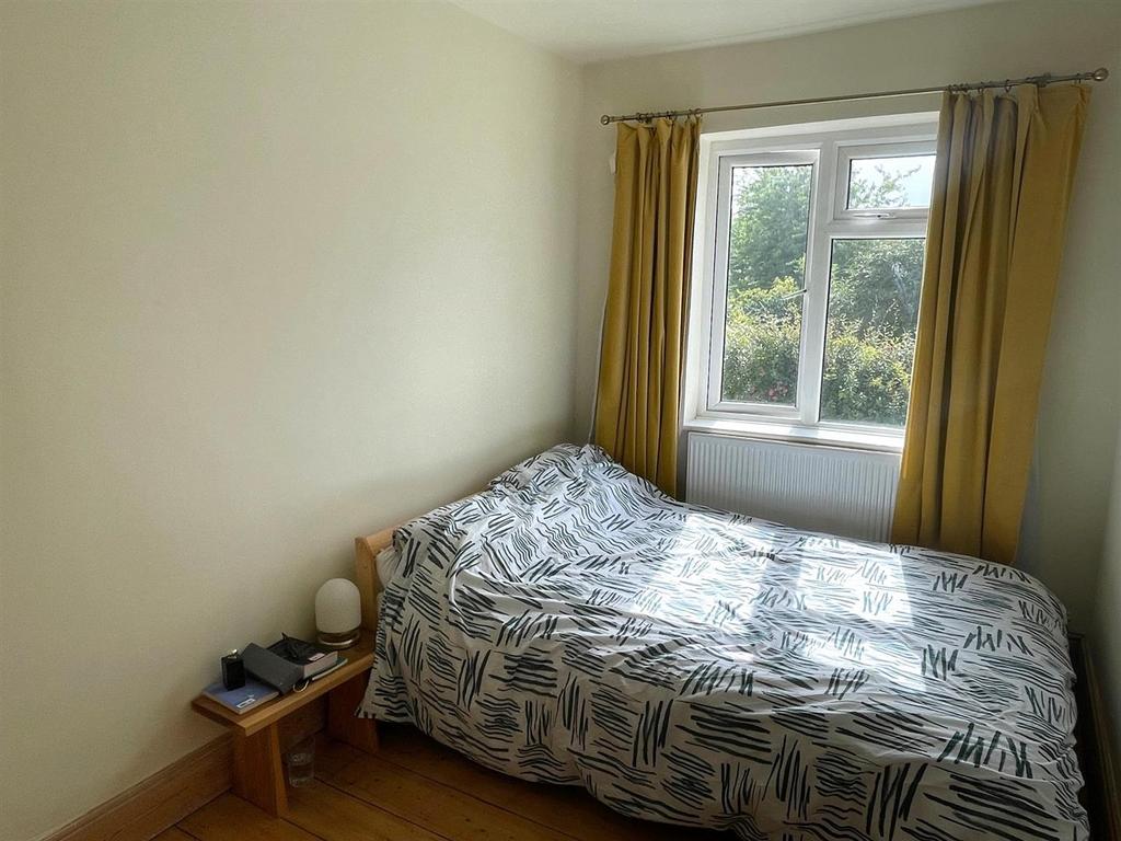 Bed 2.jpg