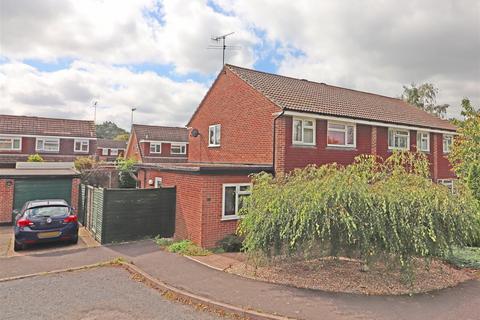 11 Bay Close, Horley, RH6 8LE