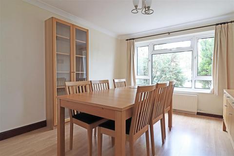 11 Bay Close, Horley, RH6 8LE