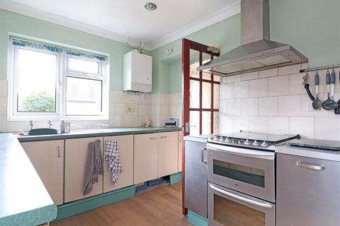 11 Bay Close, Horley, RH6 8LE