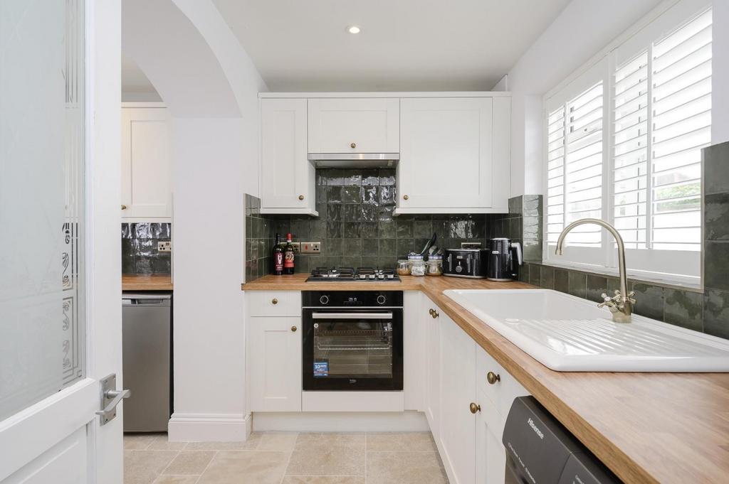 63b Chertsey Road-7.jpg