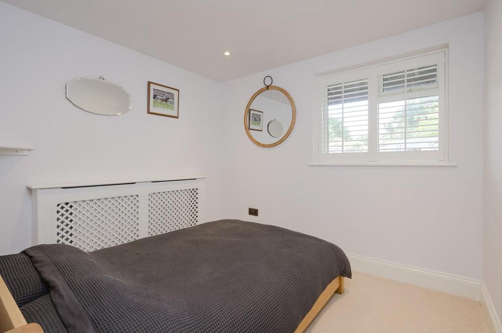 63b Chertsey Road-5.jpg
