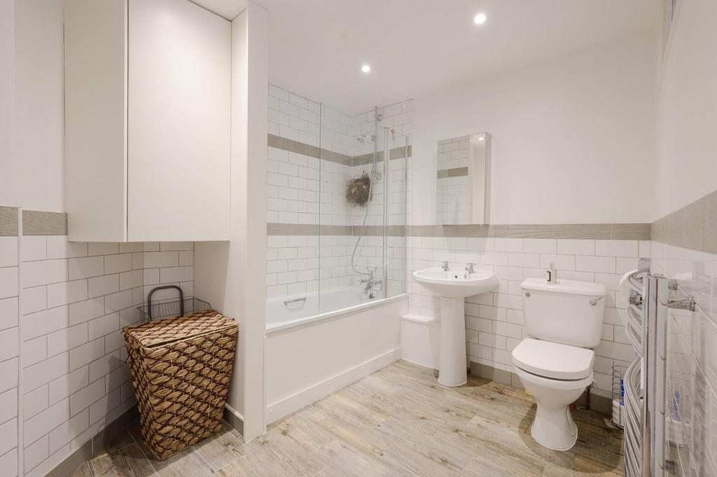 63b Chertsey Road-13.jpg