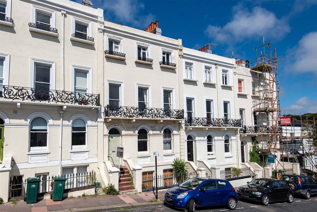Roundhill Crescent, Brighton 4 bed £2,800 pcm (£646 pw)
