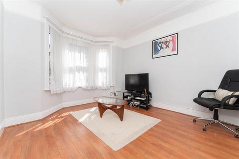 4 Chamberlain Road, London, W13 9EW