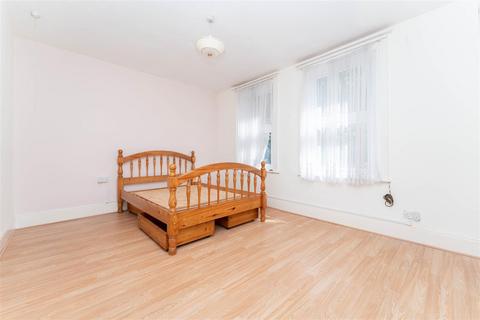 4 Chamberlain Road, London, W13 9EW