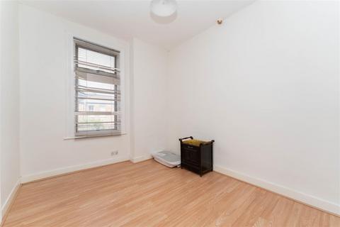 4 Chamberlain Road, London, W13 9EW