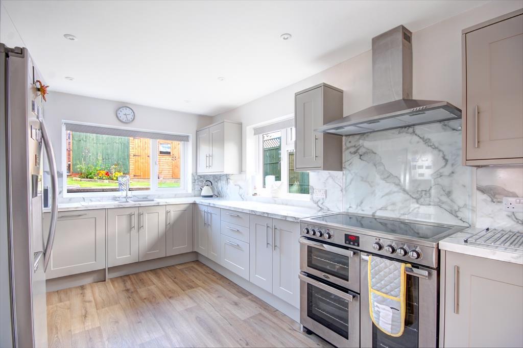 Kitchen 2.jpg